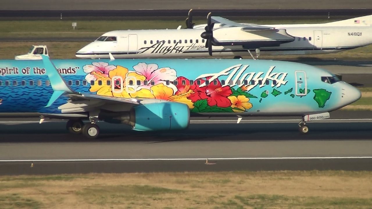 Alaska Airlines Spirit of the Islands N560AS 737-800 Takeoff Portland Airport (PDX)