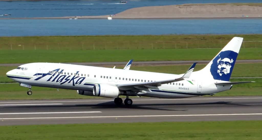 Alaska Airlines Boeing 737-800 New Livery [N549AS] landing and takeoff from PDX