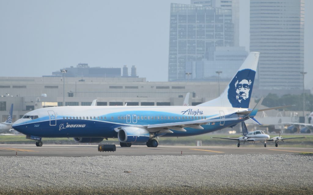 Alaska Airlines Boeing 737-800 Special Livery Spirit of Seattle