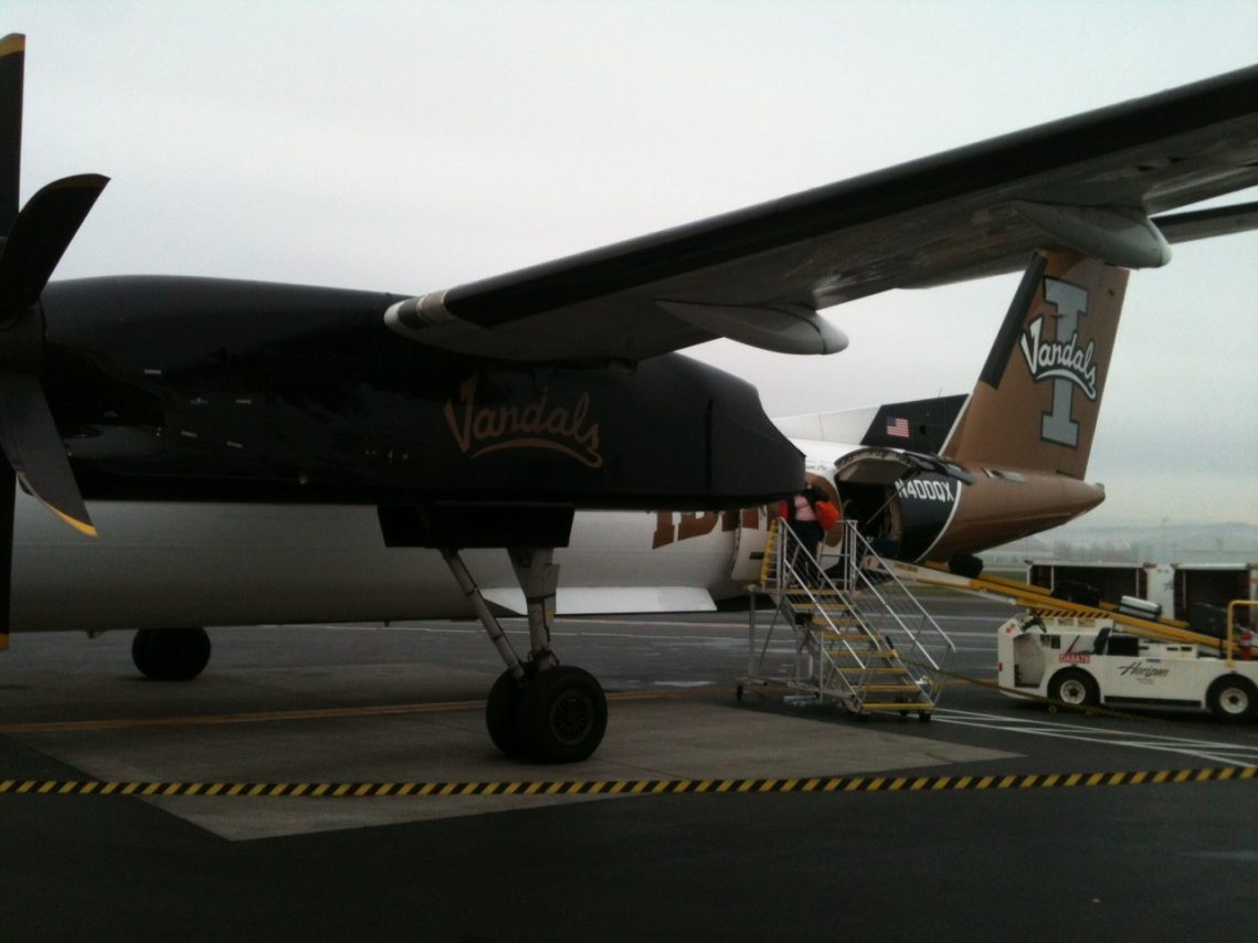 Alaska Airlines (Horizon) Bombardier Dash 8-Q400 University of Idaho Vandals -liveried tail and aft fuselage