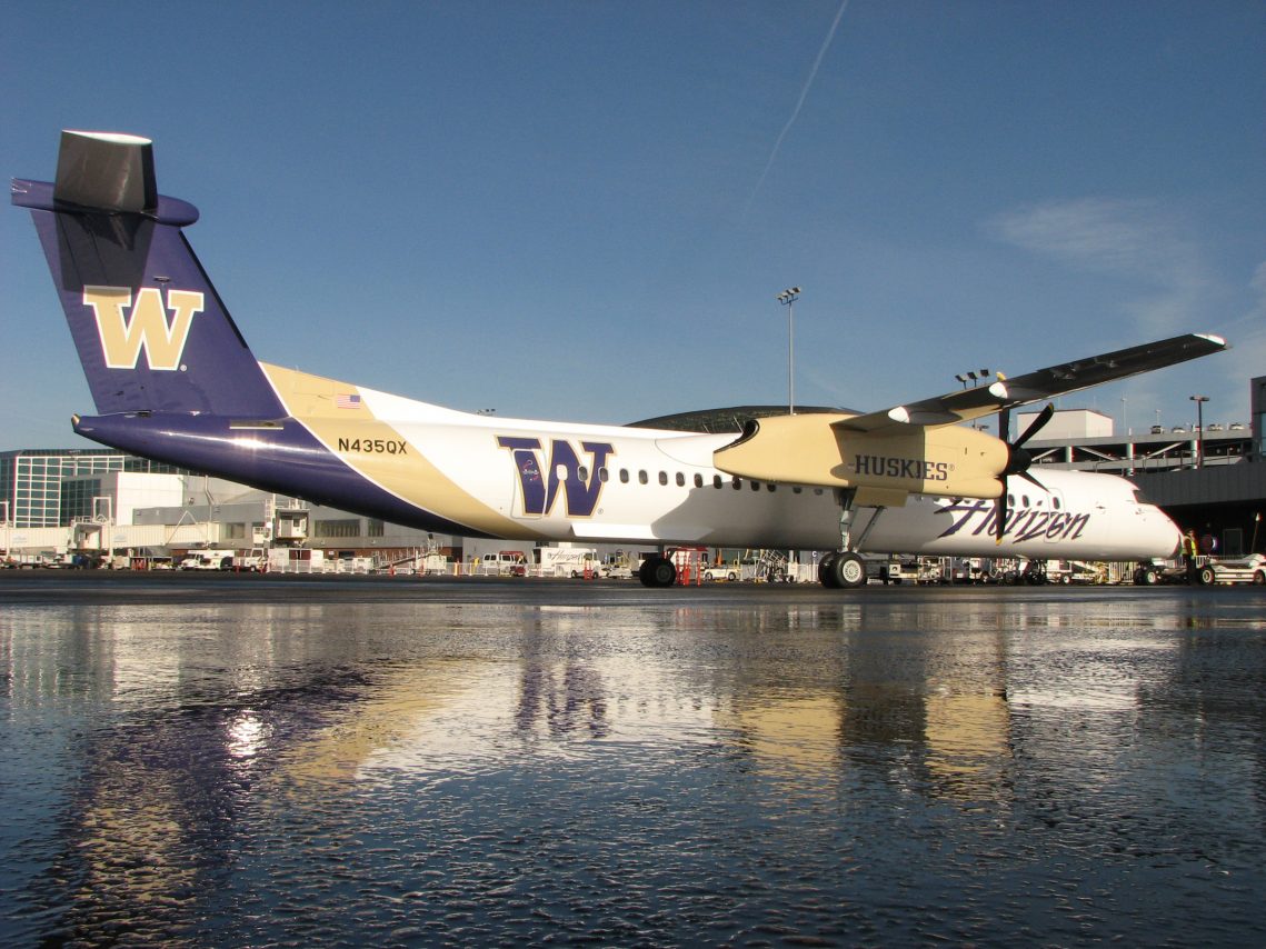 Alaska Airlines (Horizon) Bombardier Dash 8-Q400 University of Washington Huskies Special Livery