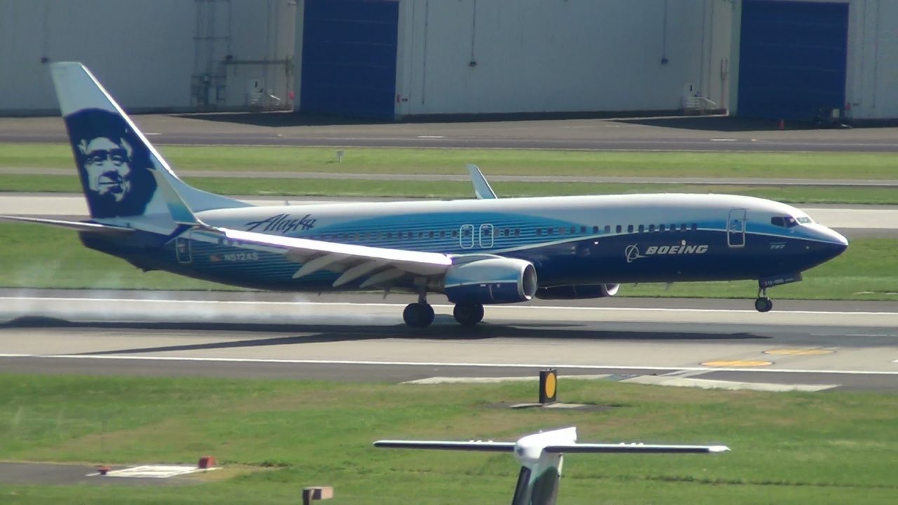 Alaska Airlines (Spirit of Seattle) 737-800 Landing Portland Airport (PDX)