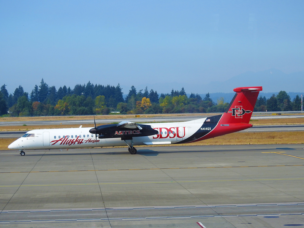 Alaska Horizon Air – Bombardier Dash Q 8 400 N414QX - SDSU Aztecs Livery @ Seattle Tacoma