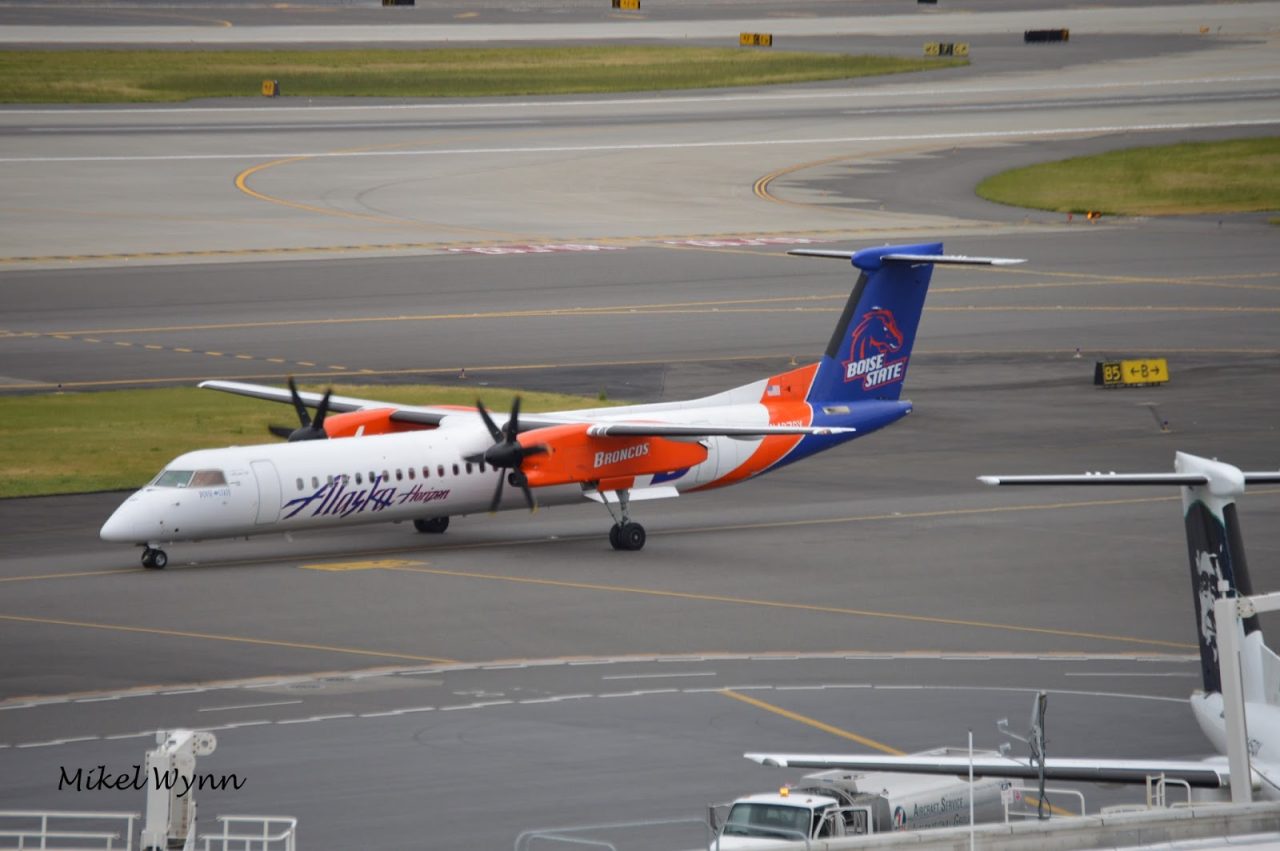 Alaska Horizon Air's Boise State University Broncos Q400 taxiing to the terminal