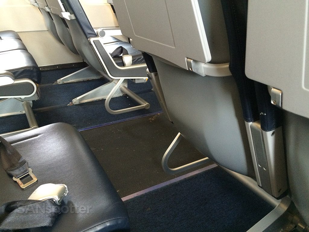 Allegiant Air Airbus A319-111 Seat Pitch Design photos @SANspotter