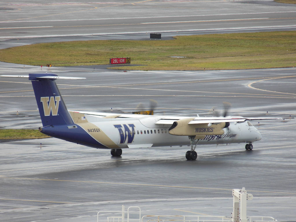 Horizon Air (Alaska) - De Havilland Bombardier Q400 N435QX - University of Washington Huskies at PDX