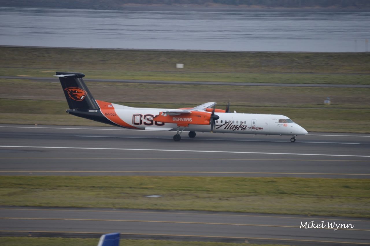 Horizon Air (d:b:a Alaska Airlines) Bombardier DHC-8-402 Dash 8 Q400 (N440QX) in the Oregon State University Beavers livery departing on 10L as QXE2354 @Mikel Wynn