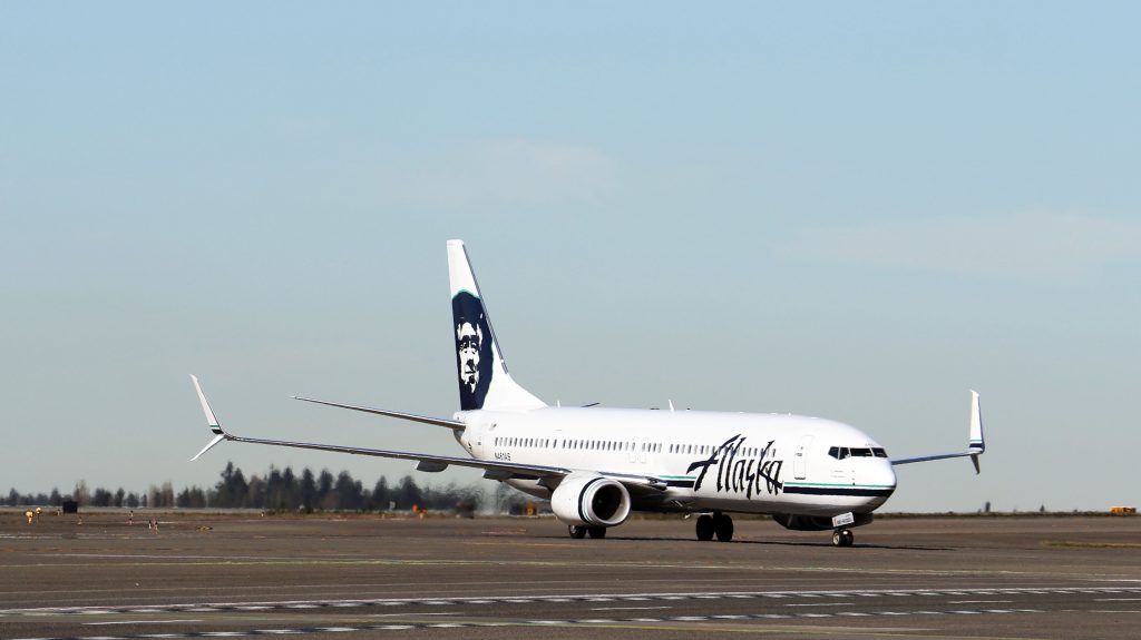 alaska airlines narrow body boeing 737-900er ready to take off