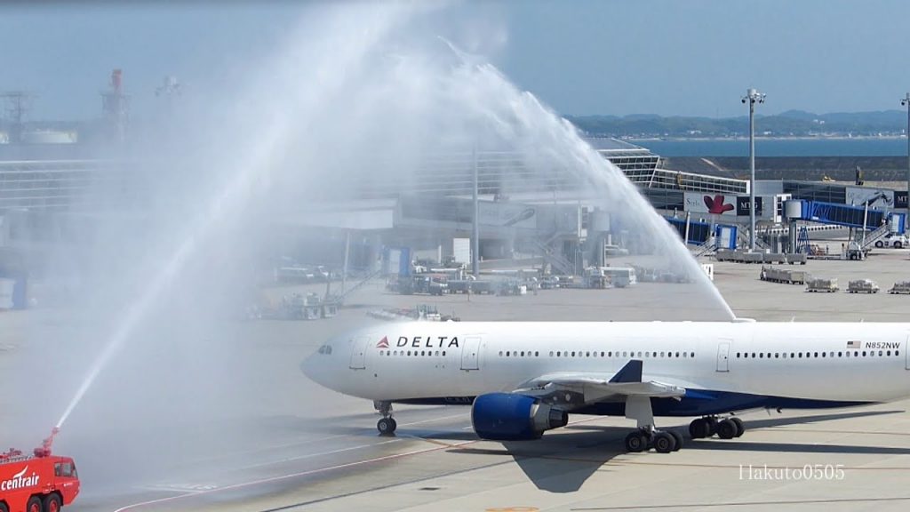 20th Anniversary Water Salute Delta Air Lines Airbus A330-223 N852NW Landing at Nagoya @Hakuto0505