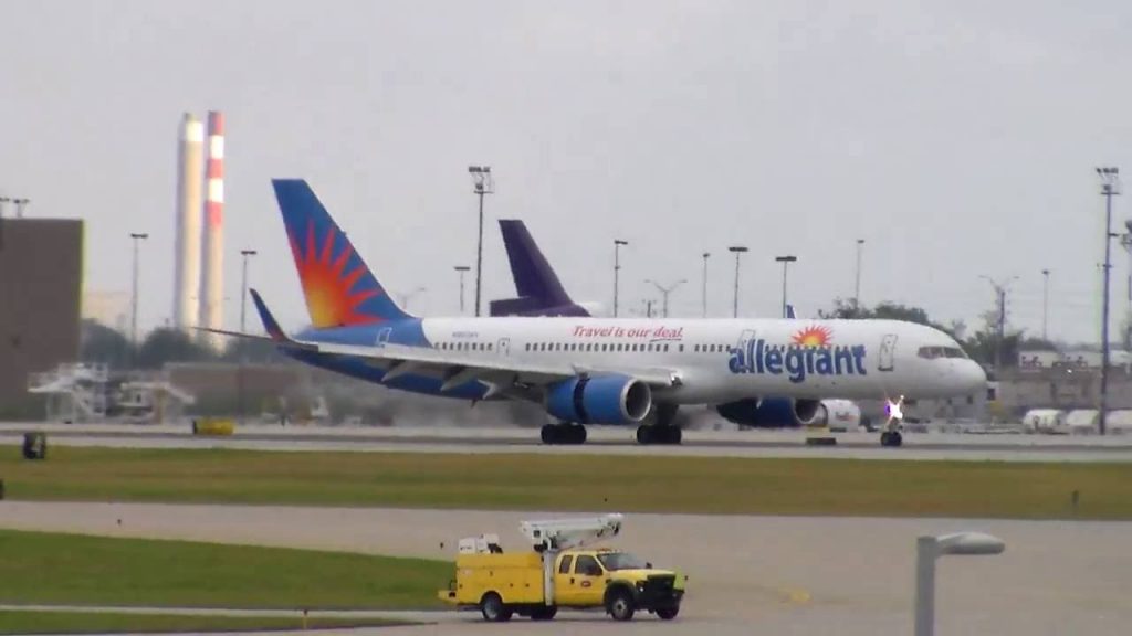 Allegiant Air Boeing 757 landing in Indianapolis