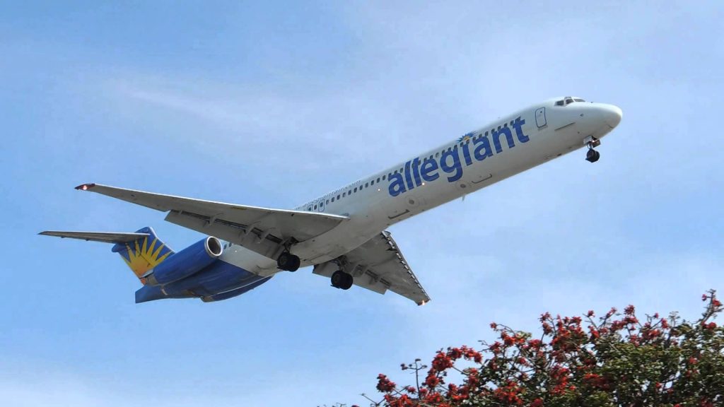 Allegiant Air McDonnell Douglas MD-83 Old Livery [N869GA] landing in LAX