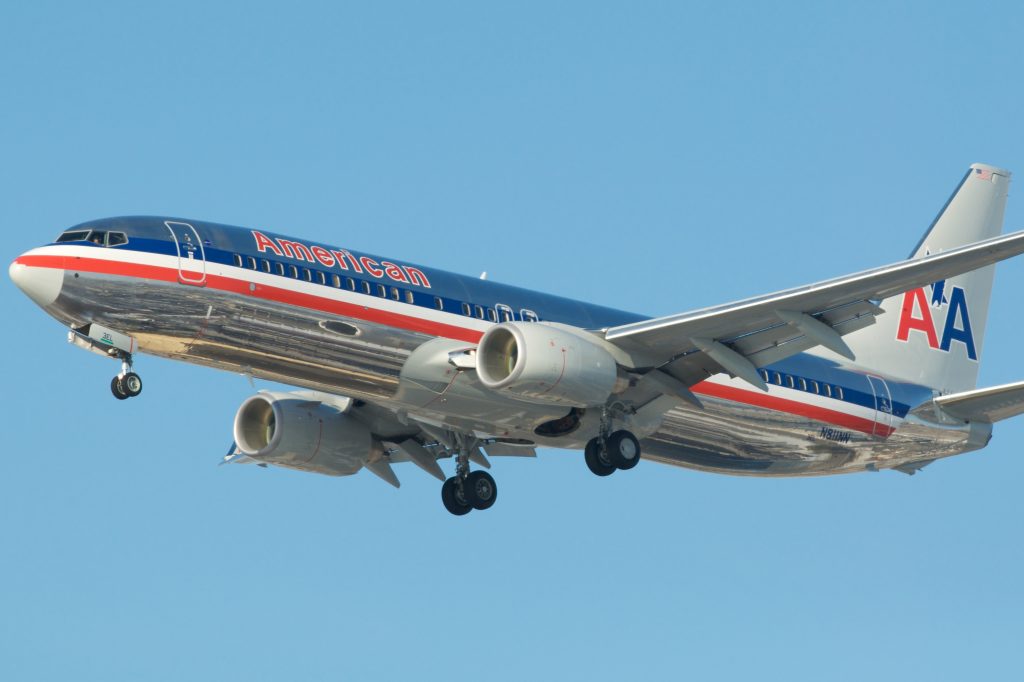 American Airlines 737-800 N8111NN