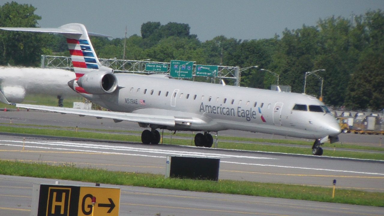 American Eagle Airlines Bombardier CRJ-700 N519AE Photos