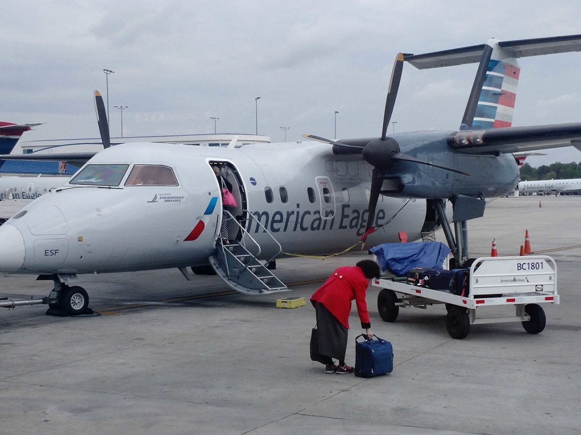 American Eagle Airlines Bombardier DHC-8-100 Photos