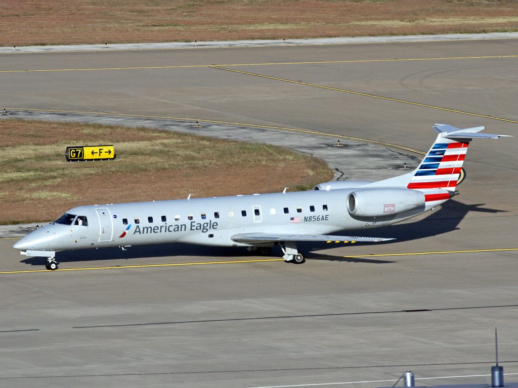 American Eagle Airlines Regional Jet Embraer ERJ-140 N856AE Photos