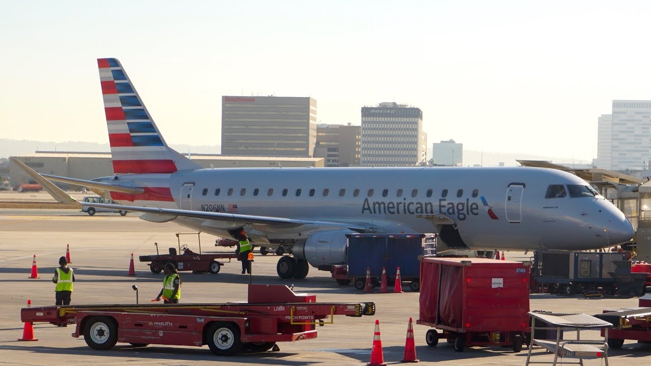American Eagle (Envoy Air) Embraer E-Jets 175 N206NN at LAX Airport