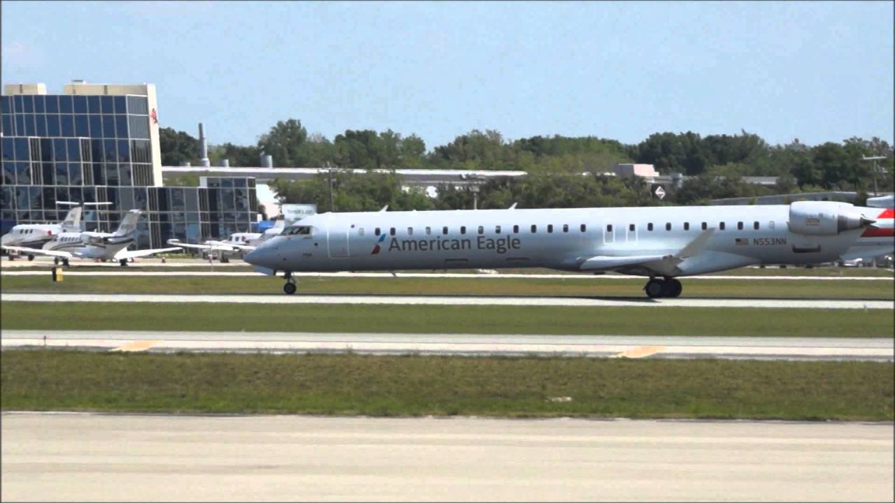 American Eagle PSA Airlines CRJ-900 N553NN takeoff from Sarasota Airport