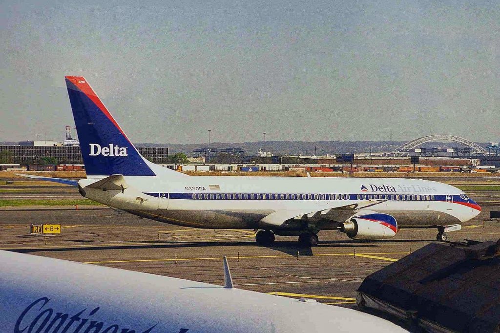 Boeing 737-800 N380DA B737-832 of Delta Air Lines at Newark Liberty International Airport