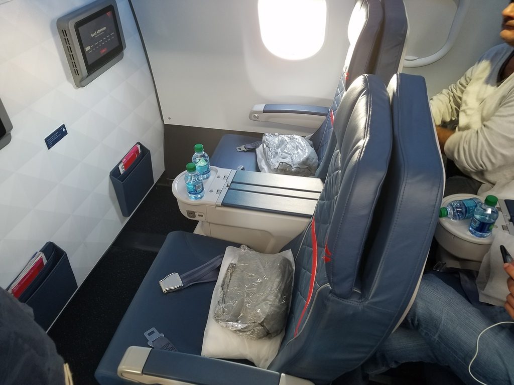 Delta Air Lines Airbus A319-100 First Class Bulkhead Seats Photos