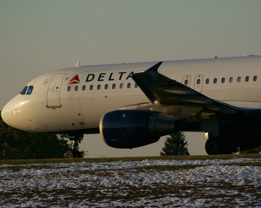 Delta Air Lines Airbus A320-200 N340NW taxiing to Runway 6 Manchester–Boston Regional Airport