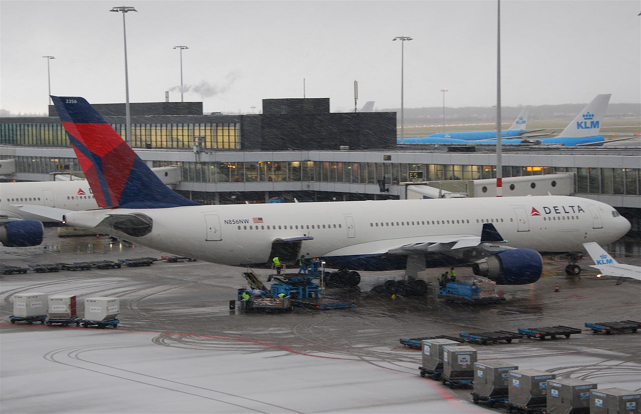 Delta Air Lines Airbus A330-223 N856NW AMS Schiphol Airport
