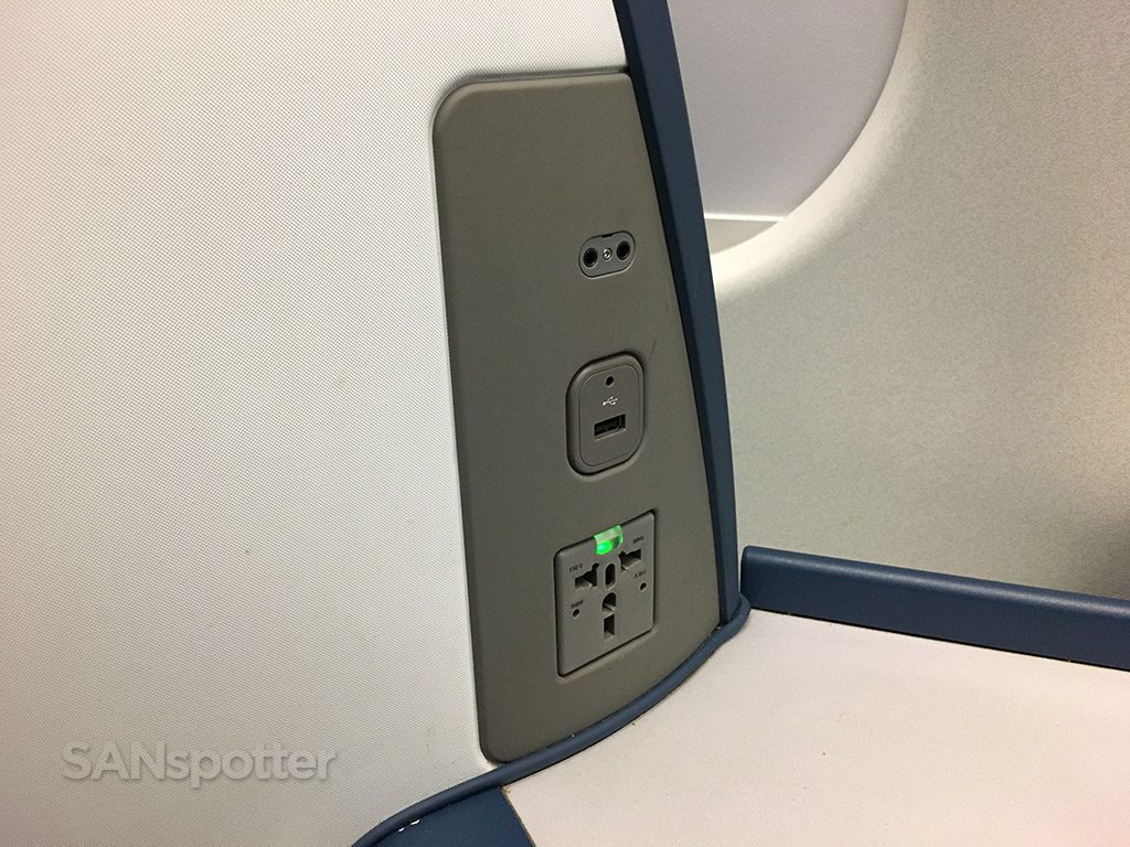 Delta Air Lines Airbus A330-300 Business Class Elite Delta one electrical outlet USB and audio ports photos @SANspotter