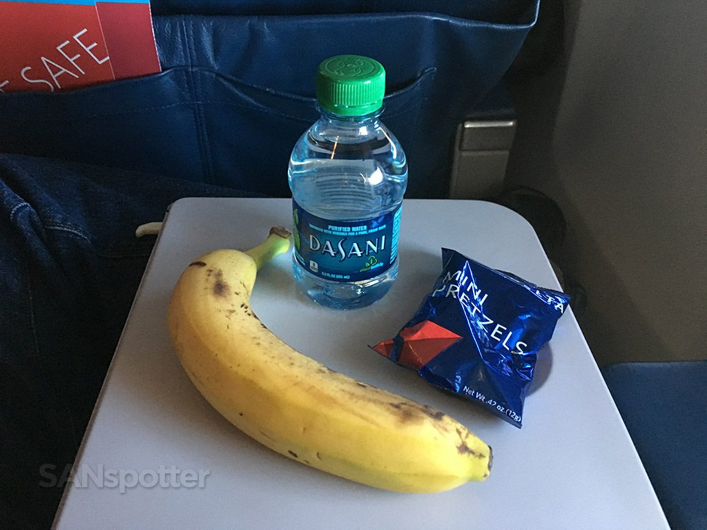 Delta Air Lines Aircraft Boeing 737-800 First Class Banana and pretzels in-flight snack (from the snack basket) Photos @SANspotter