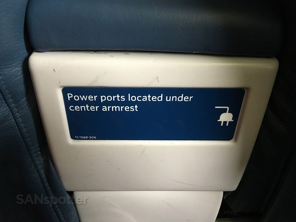 Delta Air Lines Aircraft Boeing 737-800 First Class Power ports at every seat Photos @SANspotter