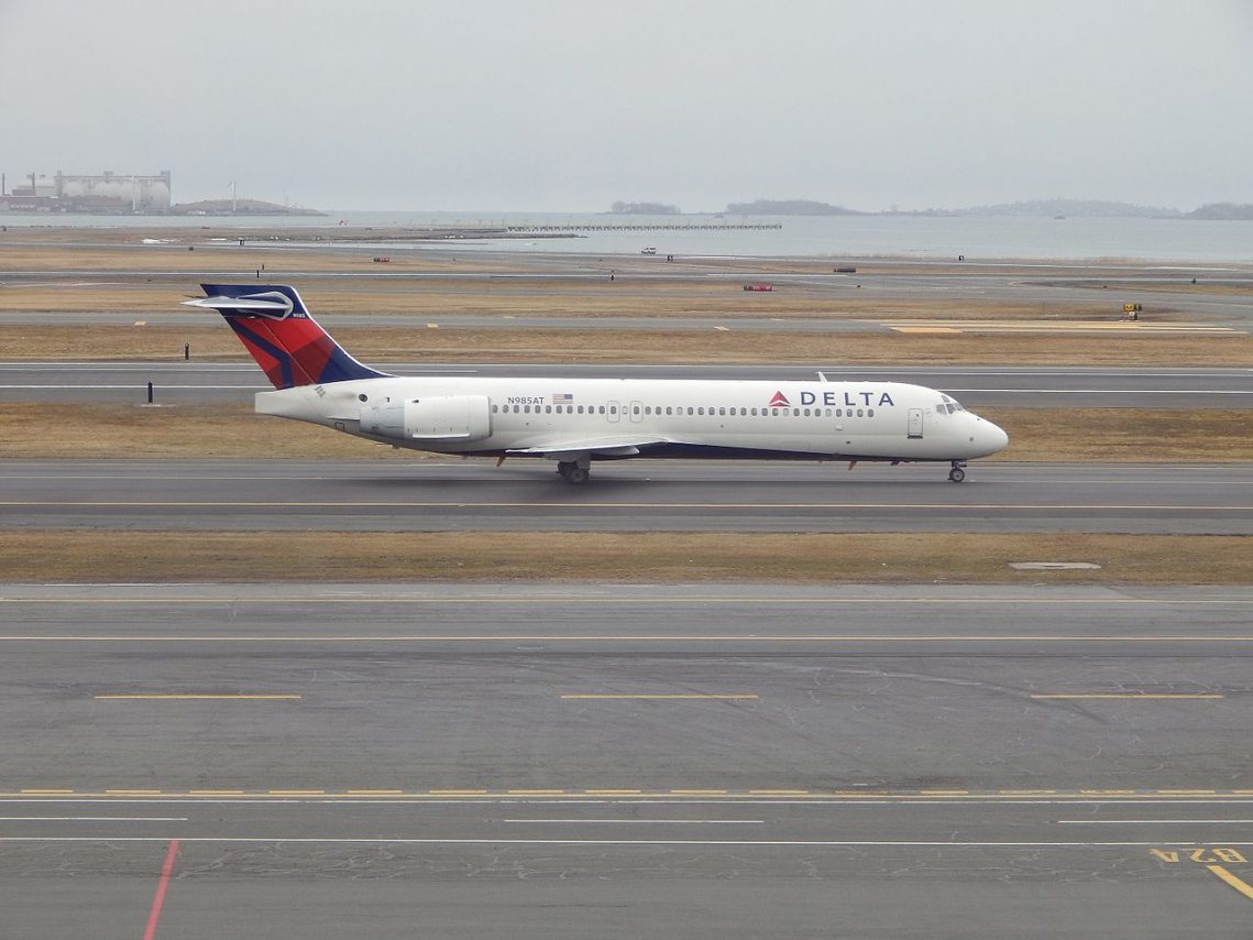 Delta Air Lines Boeing 717-200 N985AT at BOS Boston Logan International Airport
