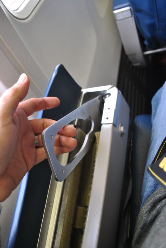 Delta Air Lines Boeing 737-700 First Class Tray table Photos