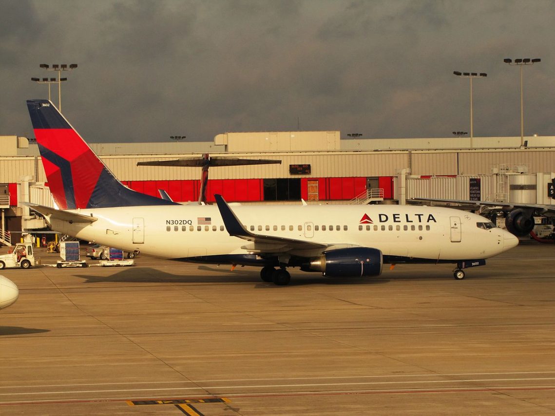 Delta Air Lines Boeing 737-700 N302DQ Hartsfield-Jackson Atlanta International Airport Photos