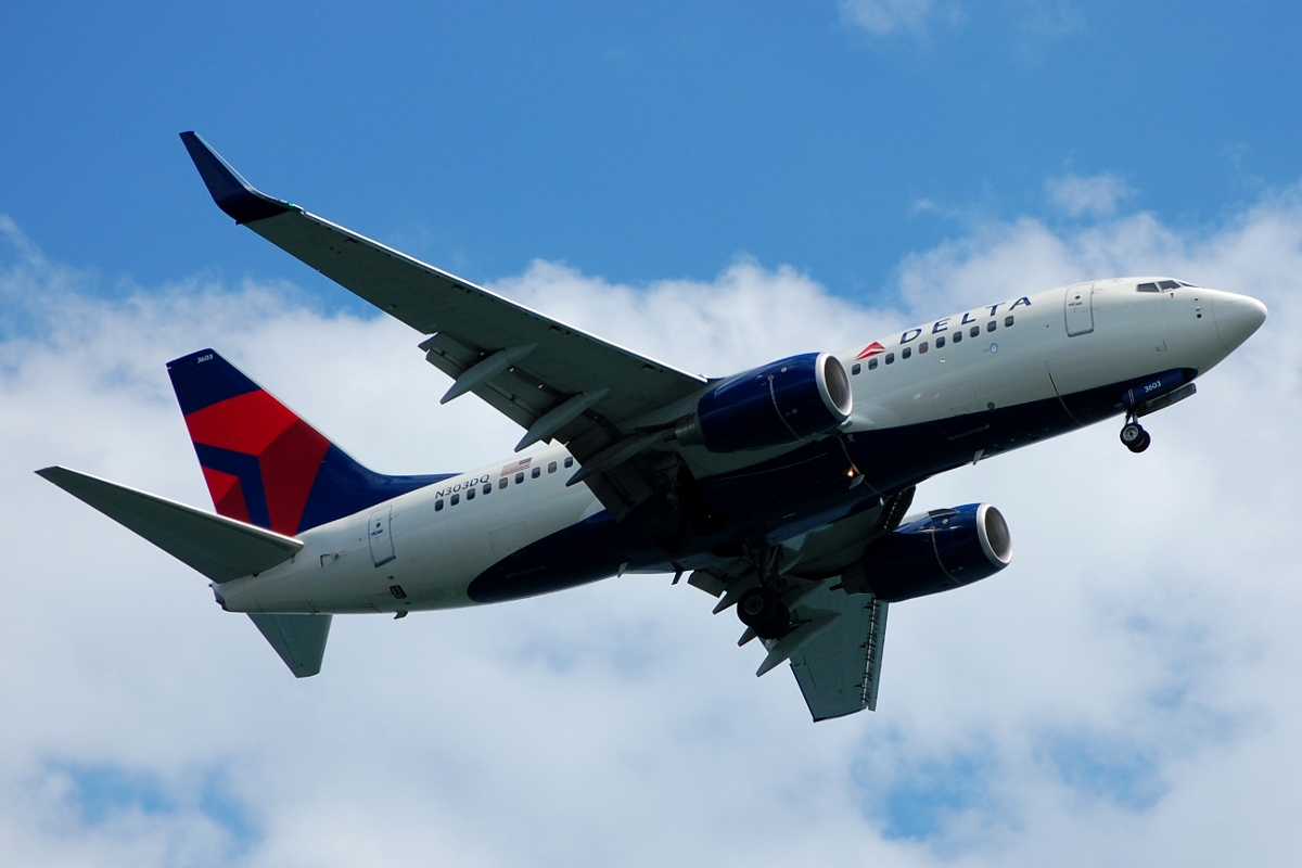 Delta Air Lines Boeing 737-700 (N303DQ) cn:serial number- 29688:2720 aircraft photos
