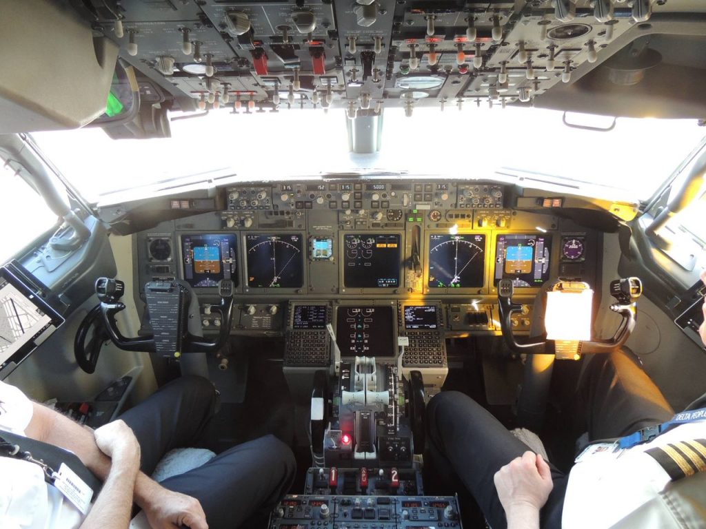 Delta Air Lines Boeing 737-900ER Aircraft Cockpit Design Photos