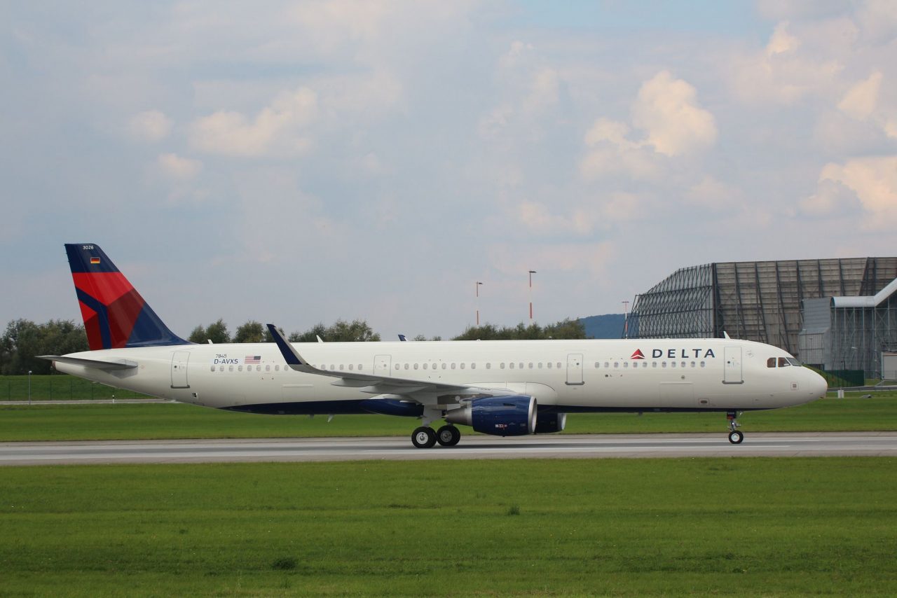 Delta Air Lines Fleet Airbus A321-200 N326DN Photos