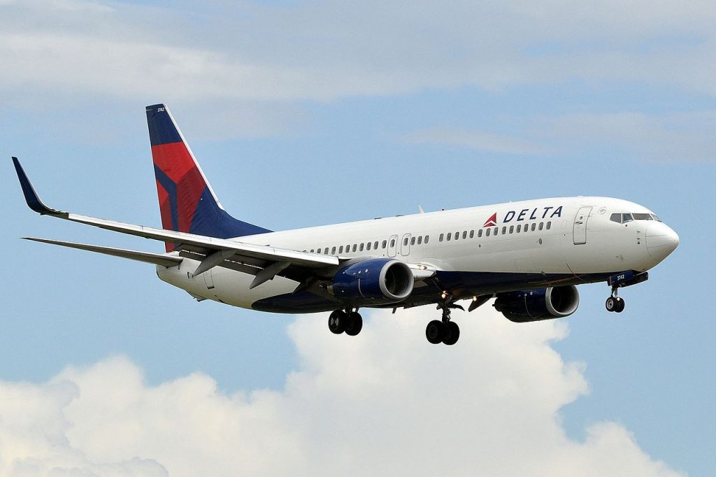 Delta Air Lines Fleet Boeing 737-800 N3742C Final Approach Miami International Airport