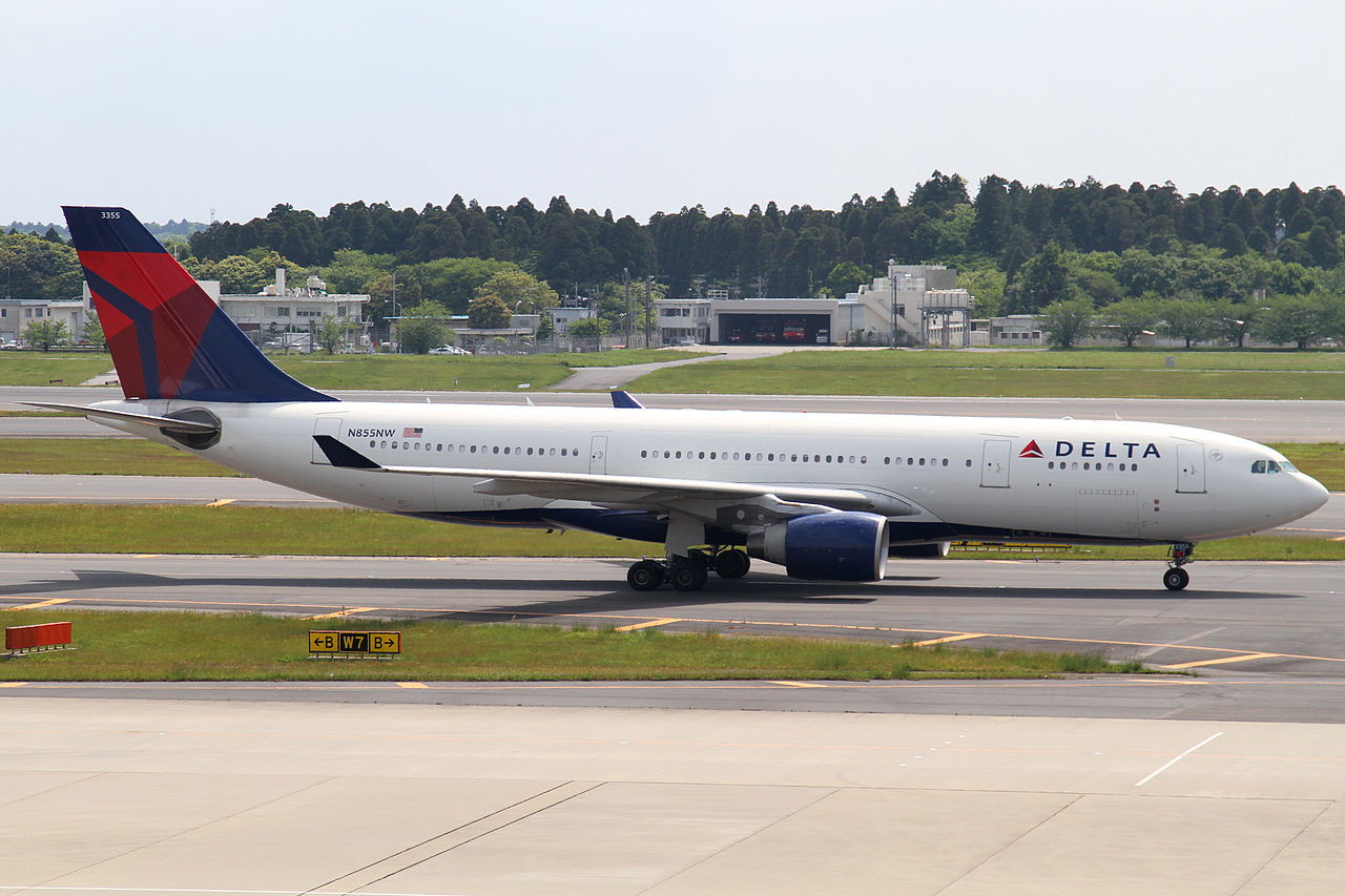 Delta Air Lines Wide Body Airbus A330-200 (N855NW) at Narita International Airport