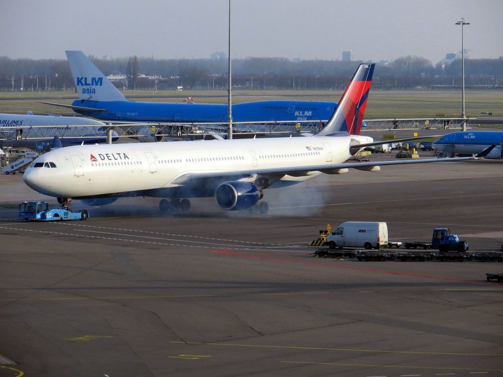 Delta Airlines Airbus A330-323 N815NW Schiphol Airport