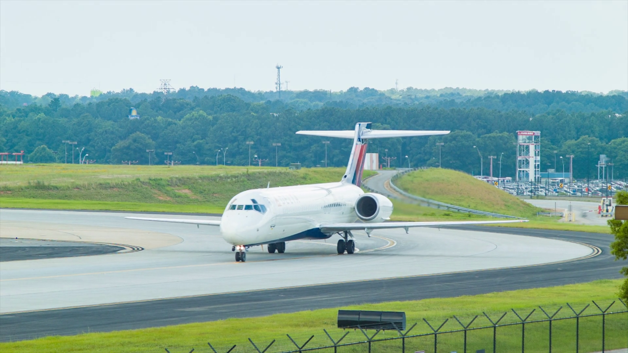 Delta Airlines Boeing 717-200 Regional Jet Texiing at Atlanta Hartsfield Jackson International Airport