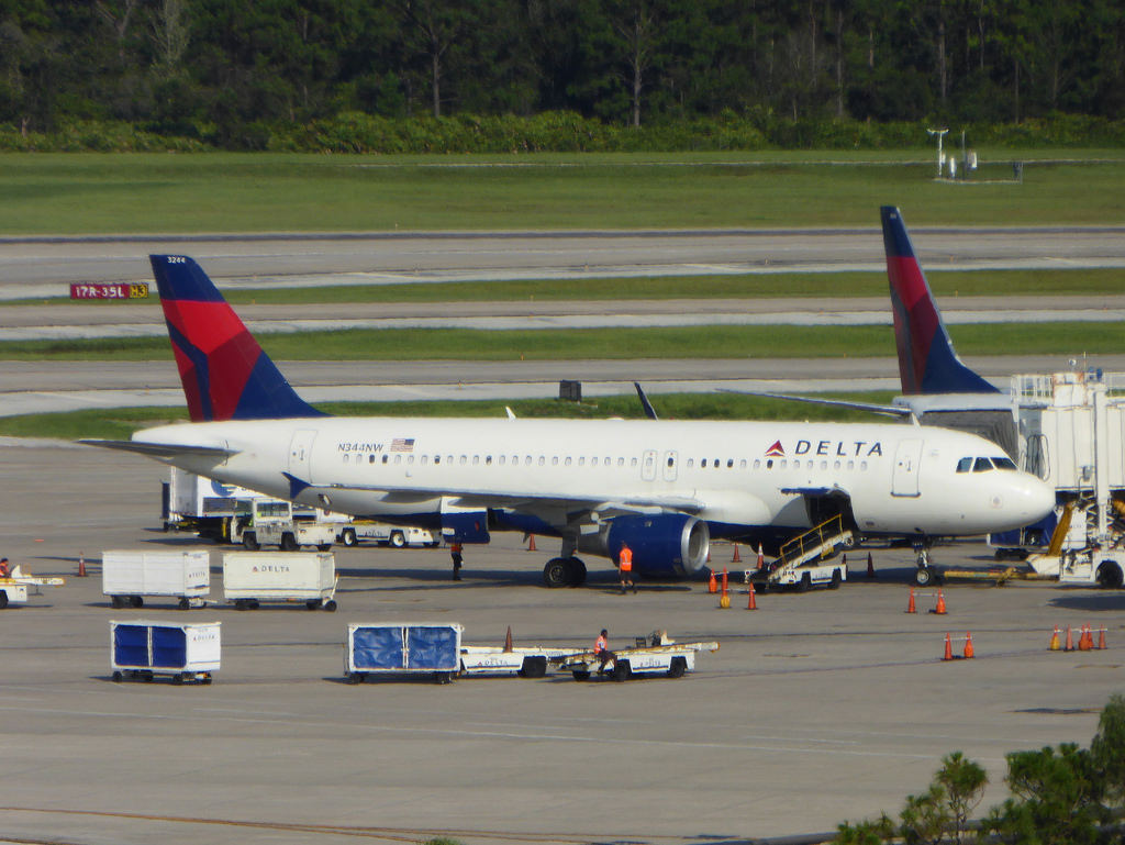 N344NW Airbus A320-212 cn 388 Delta Air Lines Orlando International