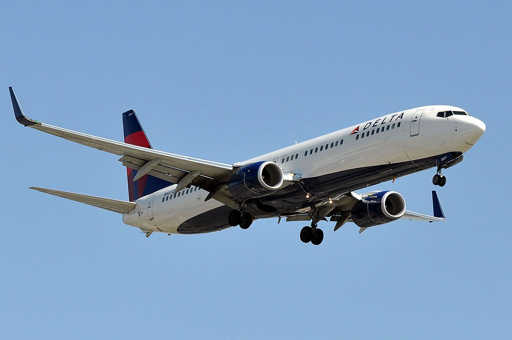 N807DN Delta Air Lines Boeing 737-932(ER) - cn 31921 - ln 4682 final approach at LAX AIRPORT