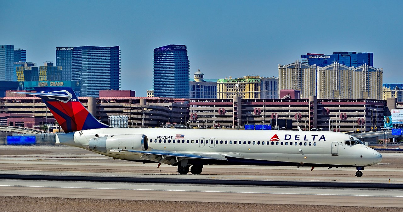 N930AT Delta Air Lines 2000 Boeing 717-231 Las Vegas - McCarran International Airport (LAS : KLAS) USA - Nevada March 24, 2017