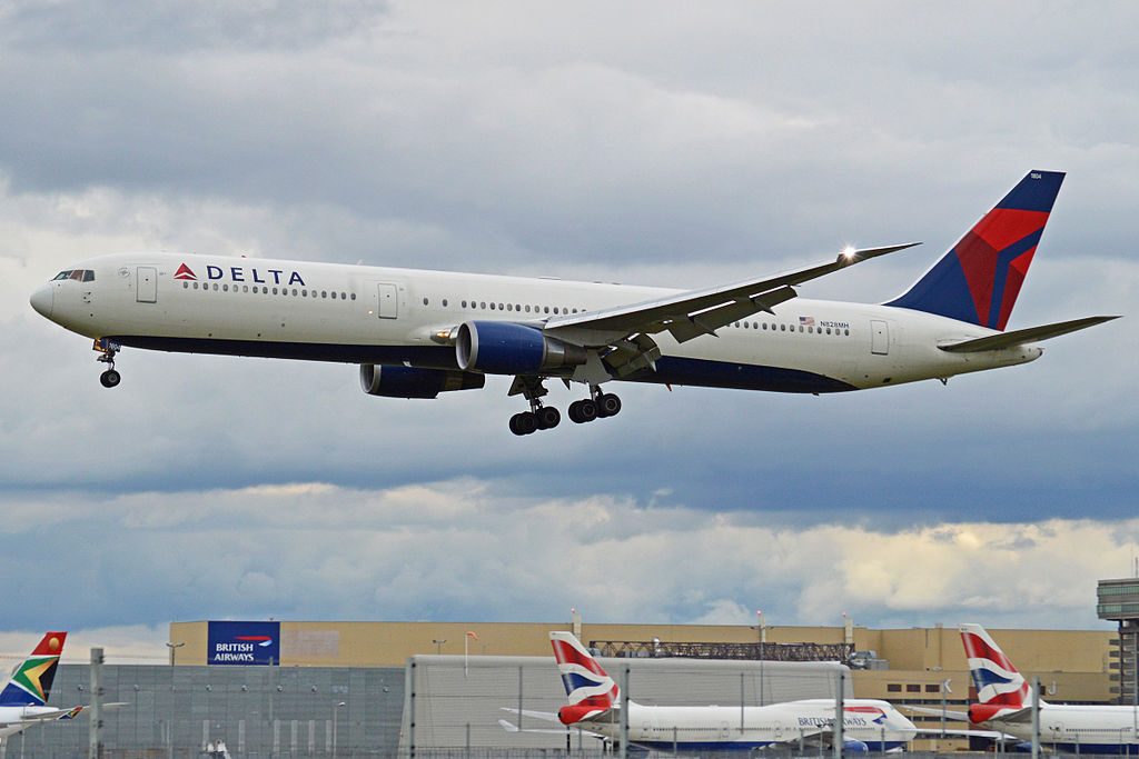 Boeing 767-432ER N828MH Delta Air Lines Arriving on flight DAL18 from Detroit. c:n 29699, l:n 791. London Heathrow