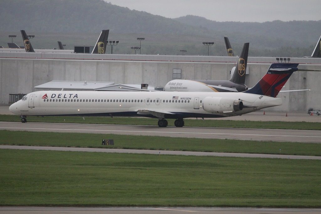 Delta Air Lines Aircraft Fleet N953DN McDonnell Douglas MD-90-30 Louisville International Airport, KY