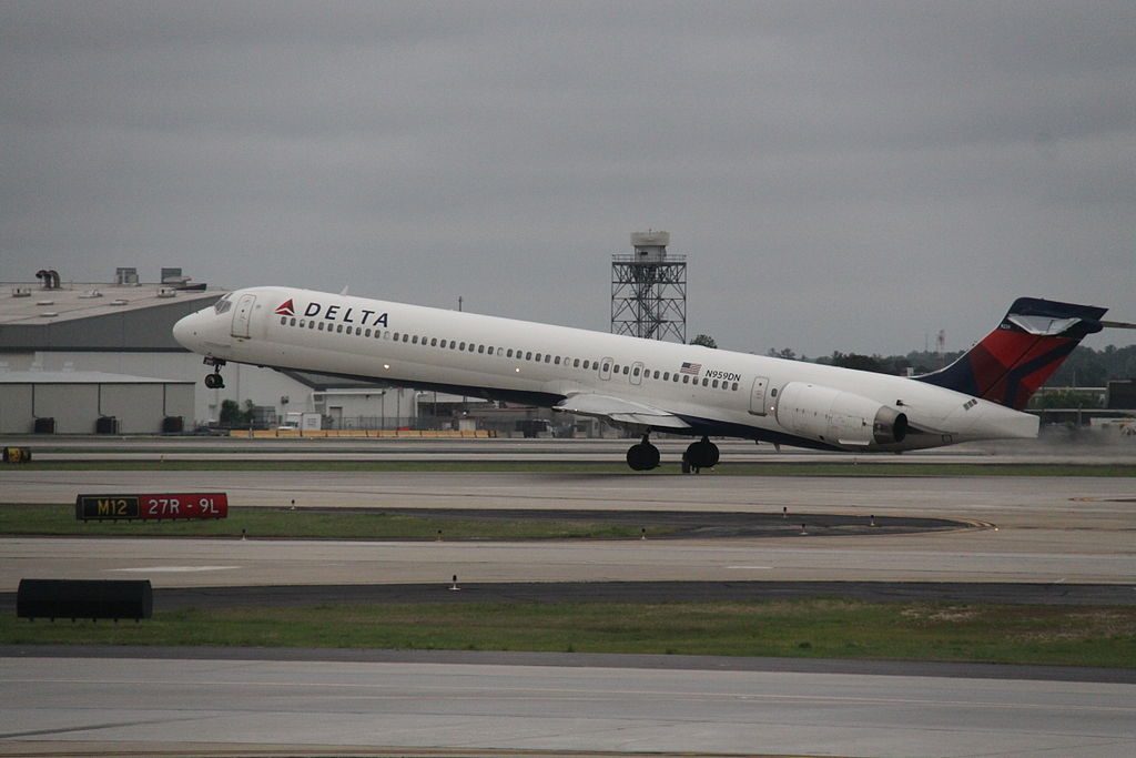 Delta Air Lines Aircraft Fleet N959DN cn:serial number- 53529:2220 McDonnell Douglas MD-90-30 Hartsfield-Jackson Atlanta International Airport