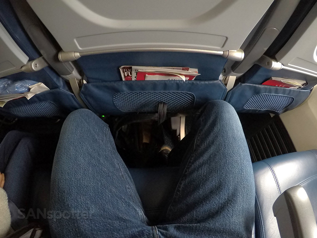 Delta-Air-Lines-Boeing-757-300-Economy-Class-Seats-pitch-legroom-Photos-@SANspotter.jpg