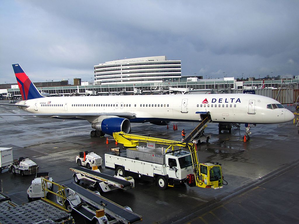 Delta Air Lines Boeing 757-300 N588NW Service Maintenance at Seattle-Tacoma International Airport