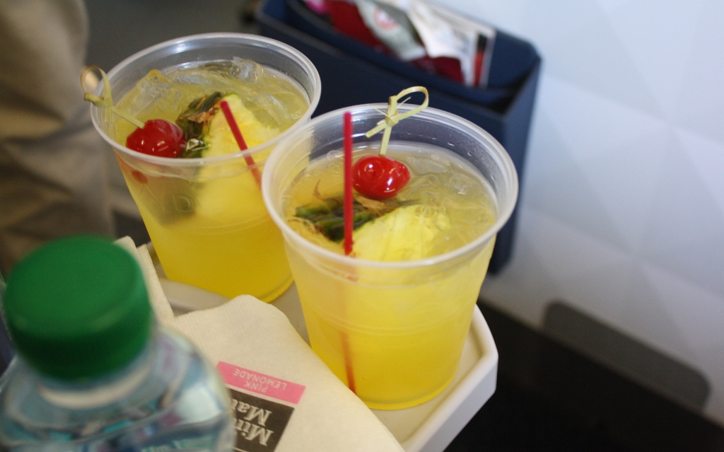 Delta Air Lines Boeing 757-300 first class cabin pre-departure drinks photos