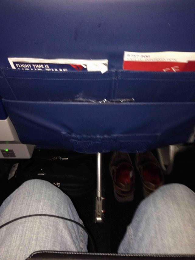 Delta Air Lines Boeing 757-300 main cabin economy class seats pitch legroom photos