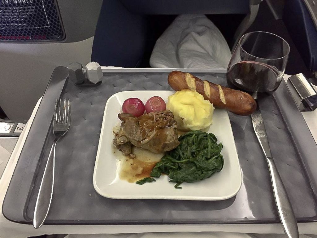 Delta Air Lines Boeing 767-300ER Business Class (First Delta One) Inflight amenities food main meals menu services Photos