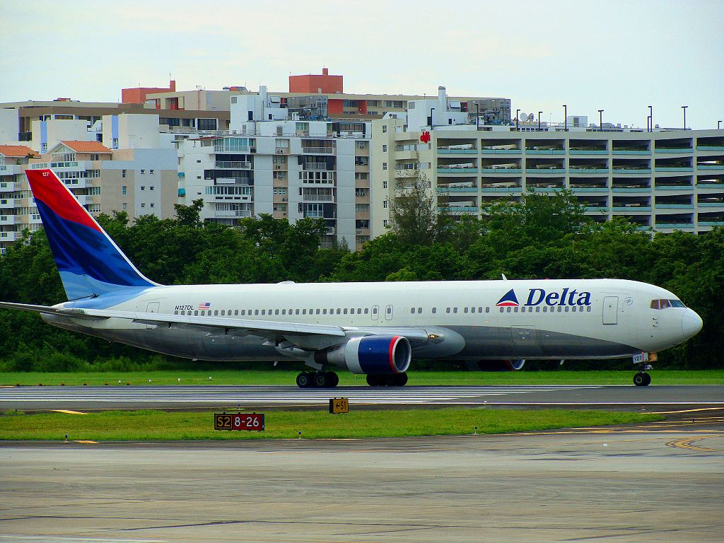 Delta Air Lines Boeing 767-332 N127DL (cn 24077-203) Taxiing at San Juan - Luis Muñoz Marin International (SJU:TJSJ) - Puerto Rico 2009